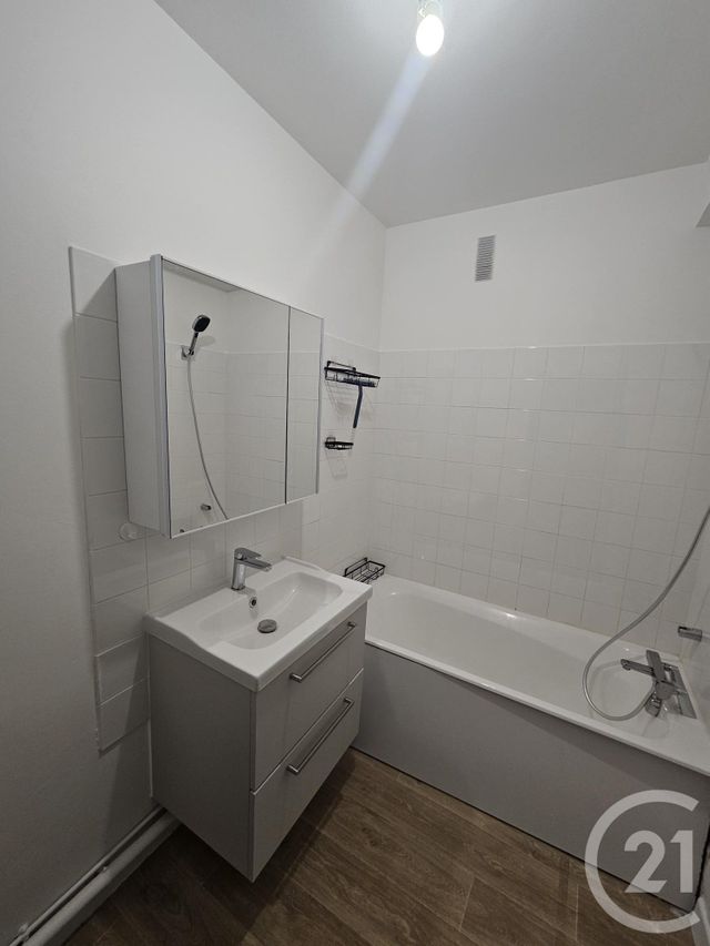 Appartement T3 &agrave; louer - 3 pi&egrave;ces - 68,98 m2 - Chateauroux - 36 - CENTRE