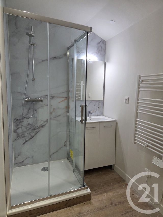Appartement T2 &agrave; louer - 2 pi&egrave;ces - 33,50 m2 - Issoudun - 36 - CENTRE