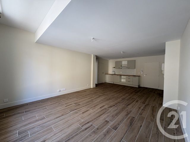 Appartement T3 &agrave; louer - 3 pi&egrave;ces - 89,85 m2 - Chateauroux - 36 - CENTRE