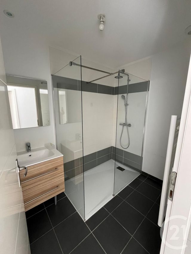 Appartement &agrave; louer - 2 pi&egrave;ces - 60 m2 - Chateauroux - 36 - CENTRE