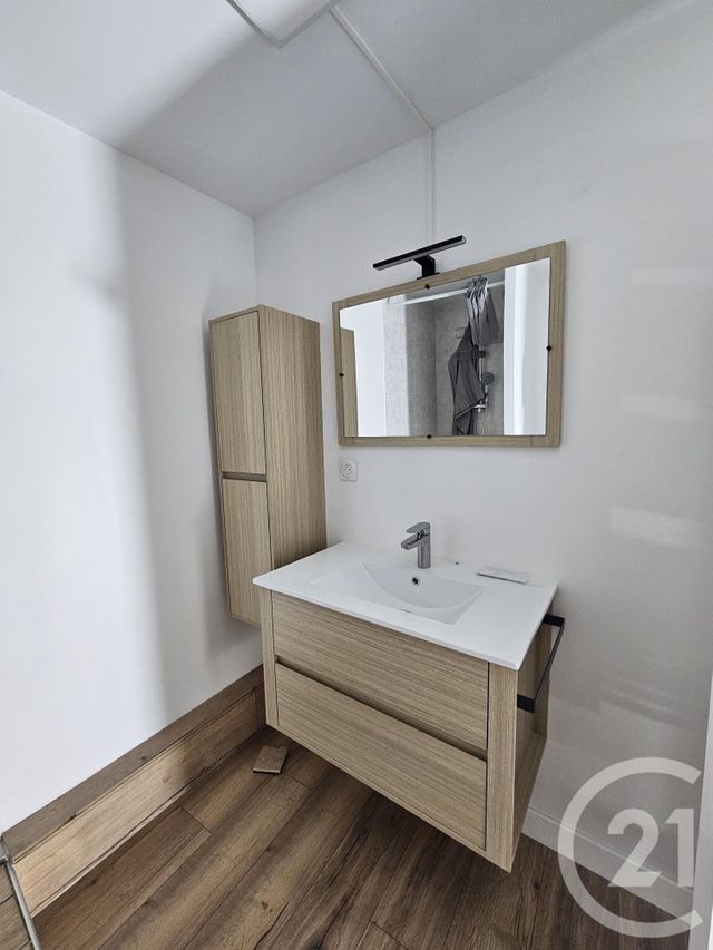 Maison &agrave; louer - 2 pi&egrave;ces - 35,80 m2 - Buzancais - 36 - CENTRE