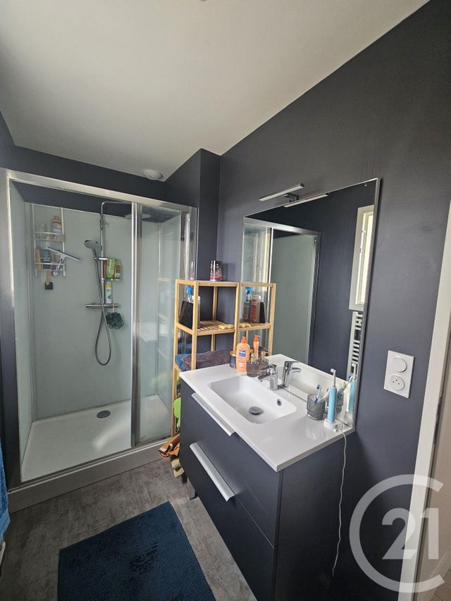 Maison &agrave; louer - 3 pi&egrave;ces - 81,49 m2 - Deols - 36 - CENTRE