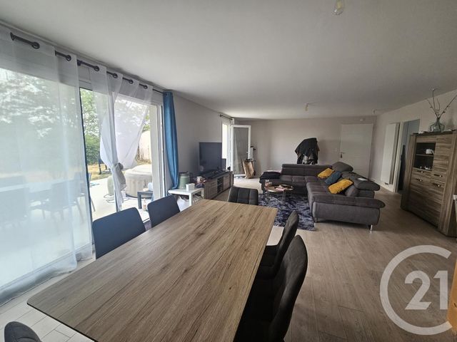 Maison &agrave; louer - 3 pi&egrave;ces - 81,49 m2 - Deols - 36 - CENTRE
