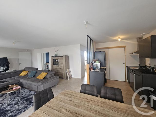 Maison &agrave; louer - 3 pi&egrave;ces - 81,49 m2 - Deols - 36 - CENTRE