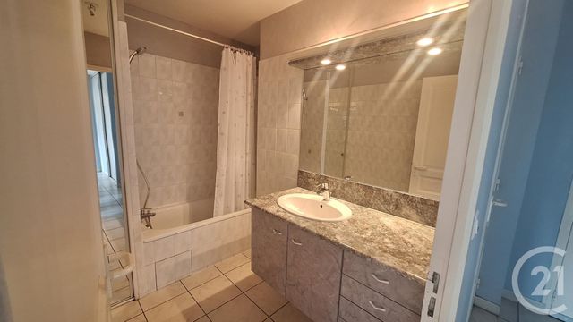 Appartement &agrave; louer - 2 pi&egrave;ces - 55,07 m2 - Chateauroux - 36 - CENTRE