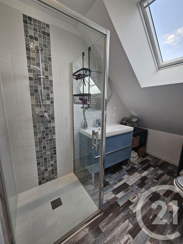 Maison &agrave; louer - 3 pi&egrave;ces - 64 m2 - Neuvy Pailloux - 36 - CENTRE