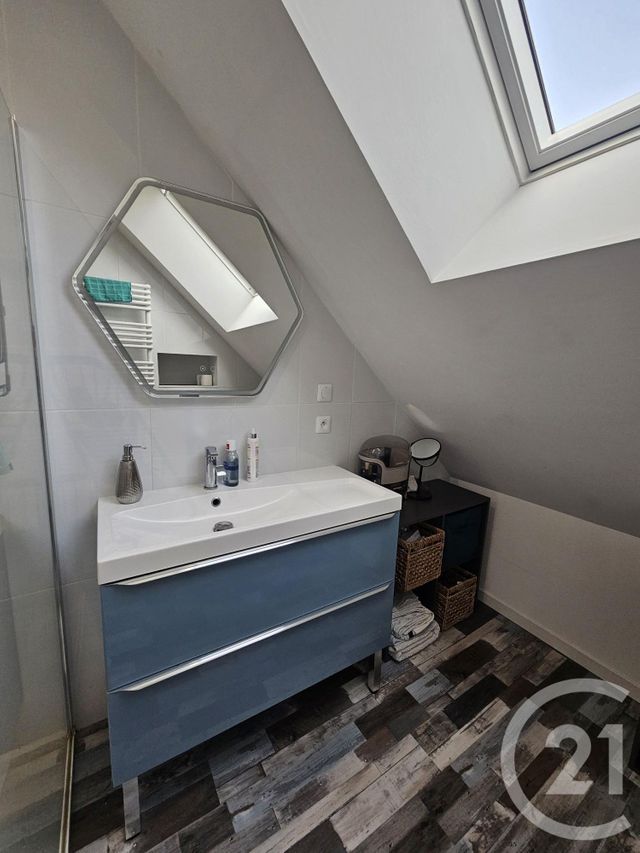 Maison &agrave; louer - 3 pi&egrave;ces - 64 m2 - Neuvy Pailloux - 36 - CENTRE