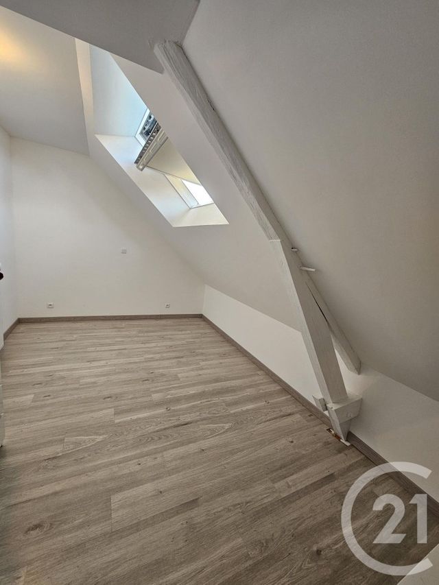 Maison &agrave; louer - 3 pi&egrave;ces - 64 m2 - Neuvy Pailloux - 36 - CENTRE