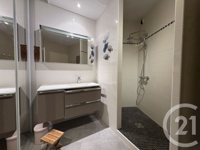 Appartement T3 &agrave; louer - 3 pi&egrave;ces - 88 m2 - Chateauroux - 36 - CENTRE