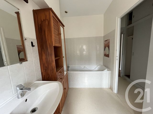 Maison &agrave; louer - 5 pi&egrave;ces - 99,20 m2 - Chateauroux - 36 - CENTRE