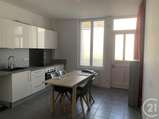 Maison &agrave; louer - 4 pi&egrave;ces - 99,90 m2 - Buzancais - 36 - CENTRE