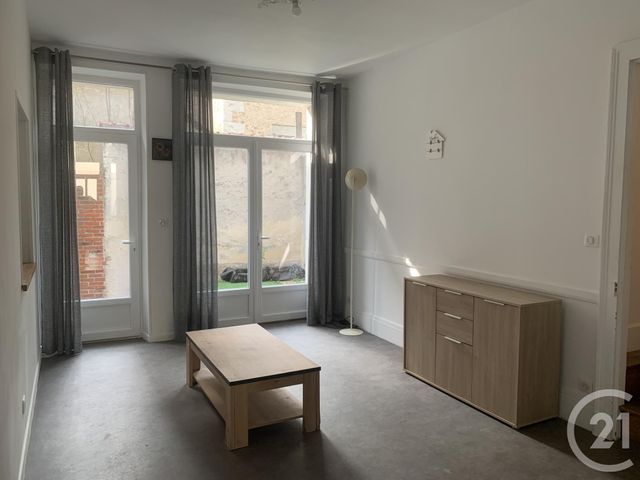 Maison &agrave; louer - 4 pi&egrave;ces - 99,90 m2 - Buzancais - 36 - CENTRE