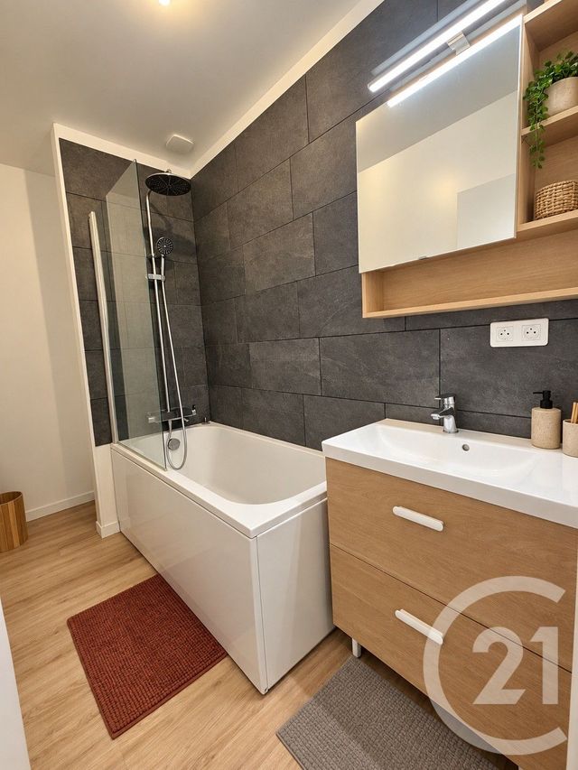 Maison &agrave; louer - 3 pi&egrave;ces - 89,94 m2 - Chateauroux - 36 - CENTRE