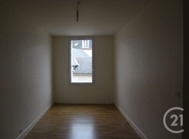 Appartement T2 &agrave; louer - 2 pi&egrave;ces - 50,76 m2 - Issoudun - 36 - CENTRE