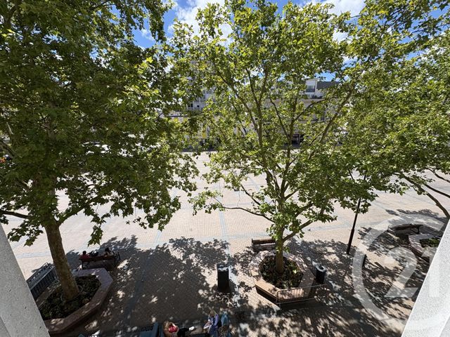 Appartement T2 à vendre - 3 pièces - 69,71 m2 - Chateauroux - 36 - CENTRE