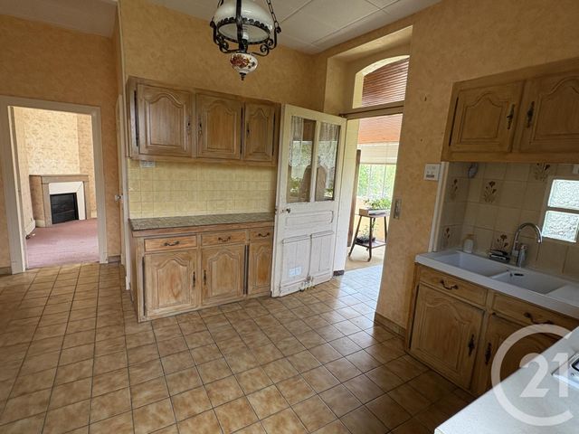 Maison à vendre - 5 pièces - 260 m2 - Neuvy Pailloux - 36 - CENTRE