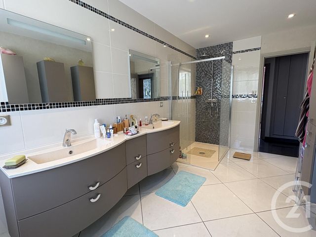 Maison à vendre - 5 pièces - 260 m2 - Neuvy Pailloux - 36 - CENTRE