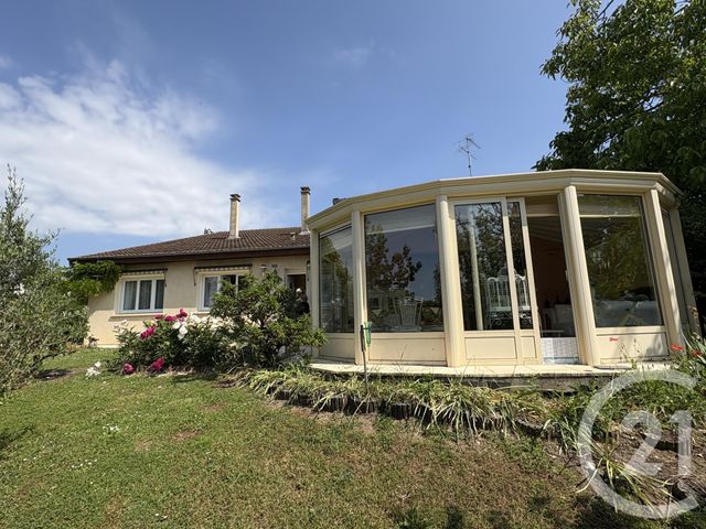 Maison à vendre - 5 pièces - 260 m2 - Neuvy Pailloux - 36 - CENTRE