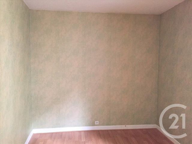 Appartement à louer - 2 pièces - 34 m2 - Issoudun - 36 - CENTRE