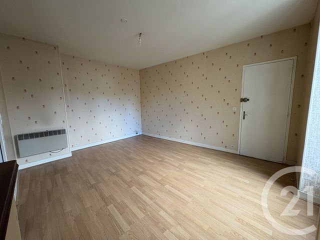 Appartement &agrave; louer - 2 pi&egrave;ces - 34 m2 - Issoudun - 36 - CENTRE