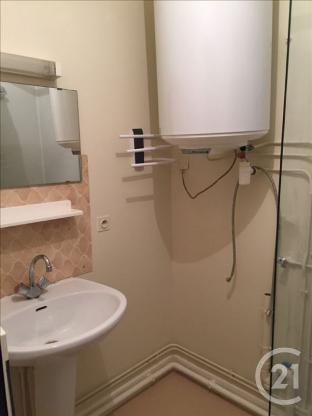 Appartement à louer - 2 pièces - 34 m2 - Issoudun - 36 - CENTRE