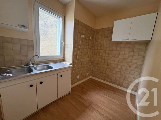 Appartement &agrave; louer - 2 pi&egrave;ces - 34 m2 - Issoudun - 36 - CENTRE