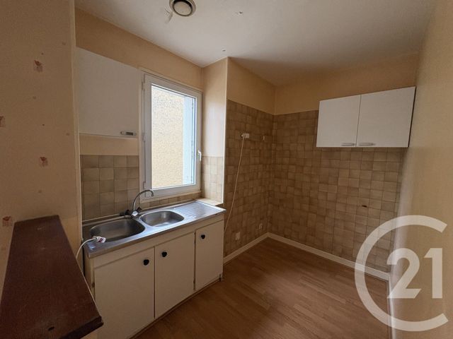 Appartement &agrave; louer - 2 pi&egrave;ces - 34 m2 - Issoudun - 36 - CENTRE
