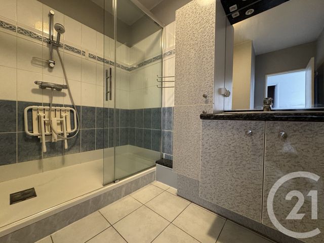 Appartement T4 à vendre - 4 pièces - 90,10 m2 - Chateauroux - 36 - CENTRE