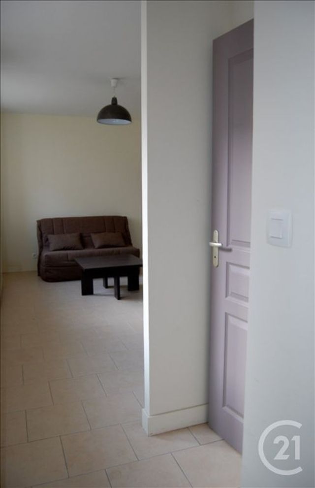 Appartement à louer - 2 pièces - 30 m2 - Chateauroux - 36 - CENTRE