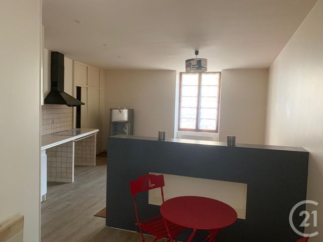 Appartement Triplex à louer - 2 pièces - 43,85 m2 - Chateauroux - 36 - CENTRE