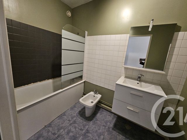 Appartement T3 à louer - 3 pièces - 75,30 m2 - Chateauroux - 36 - CENTRE