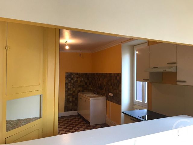 Maison à louer - 4 pièces - 120 m2 - Neuvy St Sepulchre - 36 - CENTRE