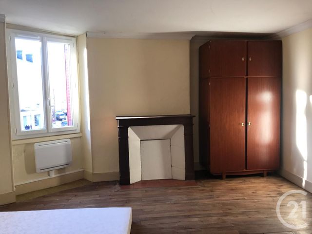 Maison à louer - 4 pièces - 120 m2 - Neuvy St Sepulchre - 36 - CENTRE