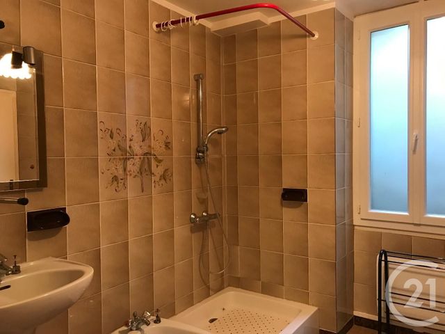 Maison à louer - 4 pièces - 120 m2 - Neuvy St Sepulchre - 36 - CENTRE