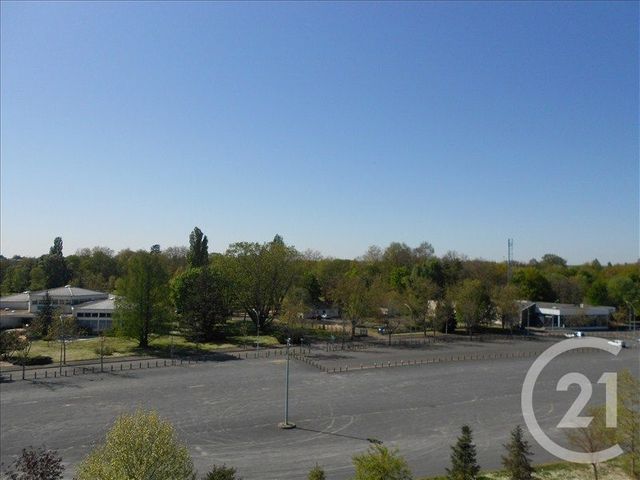 Appartement à louer - 4 pièces - 108 m2 - Chateauroux - 36 - CENTRE