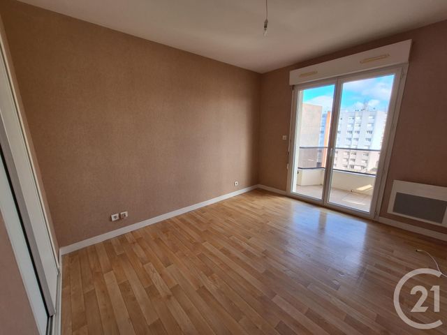 Appartement à louer - 4 pièces - 108 m2 - Chateauroux - 36 - CENTRE