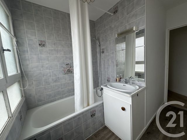 Appartement T3 à louer - 3 pièces - 60,69 m2 - Chateauroux - 36 - CENTRE