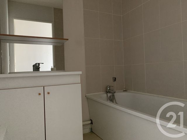 Appartement T3 &agrave; louer - 3 pi&egrave;ces - 63,32 m2 - Chateauroux - 36 - CENTRE