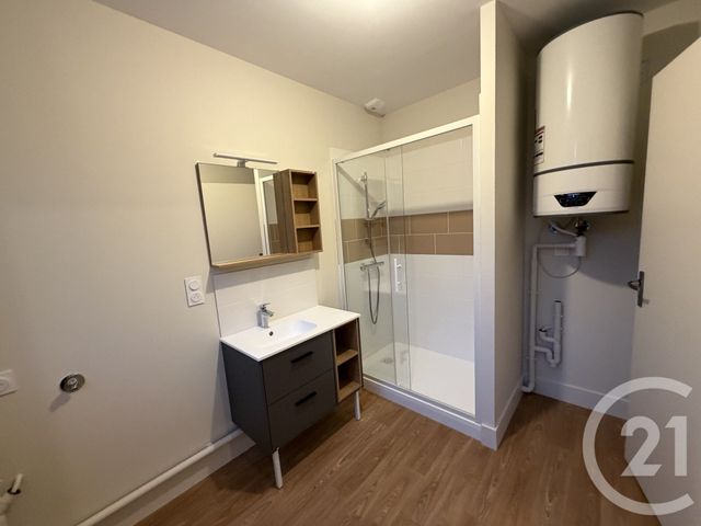 Appartement T2 &agrave; louer - 2 pi&egrave;ces - 62,10 m2 - Chateauroux - 36 - CENTRE