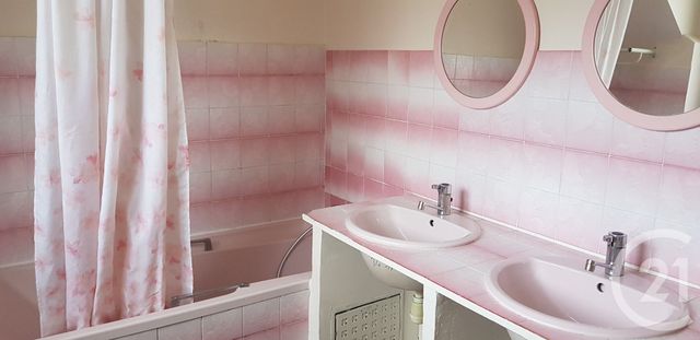 Appartement T4 &agrave; louer - 4 pi&egrave;ces - 72,27 m2 - Chateauroux - 36 - CENTRE