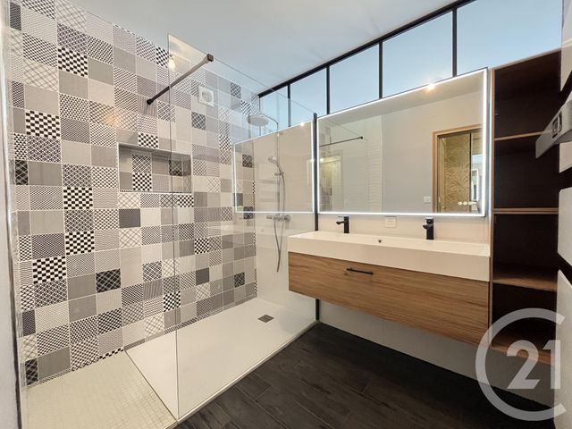 Appartement T3 &agrave; louer - 3 pi&egrave;ces - 102 m2 - Chateauroux - 36 - CENTRE