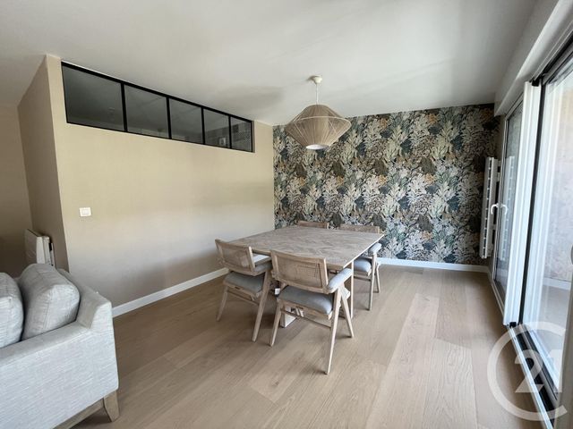 Appartement T3 &agrave; louer - 3 pi&egrave;ces - 102 m2 - Chateauroux - 36 - CENTRE