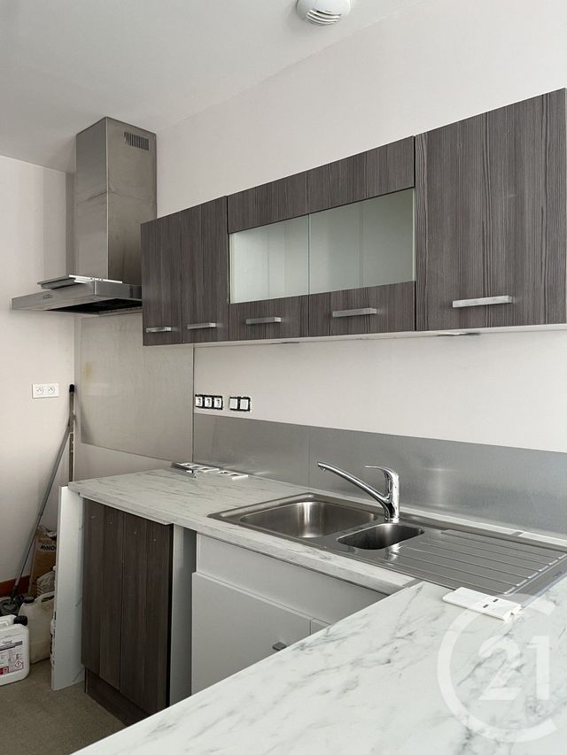 Maison &agrave; louer - 6 pi&egrave;ces - 130 m2 - Benevent L Abbaye - 23 - LIMOUSIN