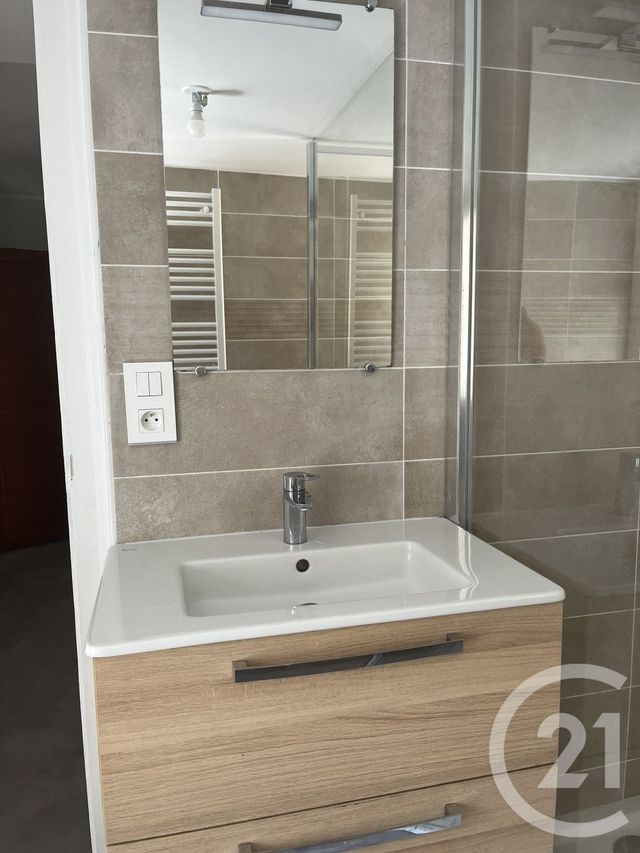 Maison &agrave; louer - 6 pi&egrave;ces - 130 m2 - Benevent L Abbaye - 23 - LIMOUSIN