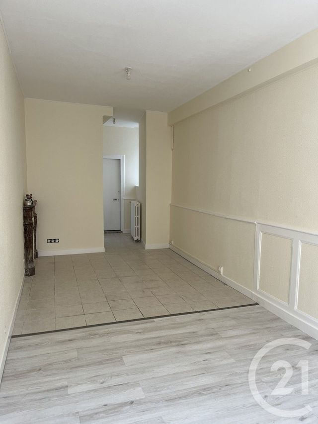 Maison &agrave; louer - 6 pi&egrave;ces - 130 m2 - Benevent L Abbaye - 23 - LIMOUSIN