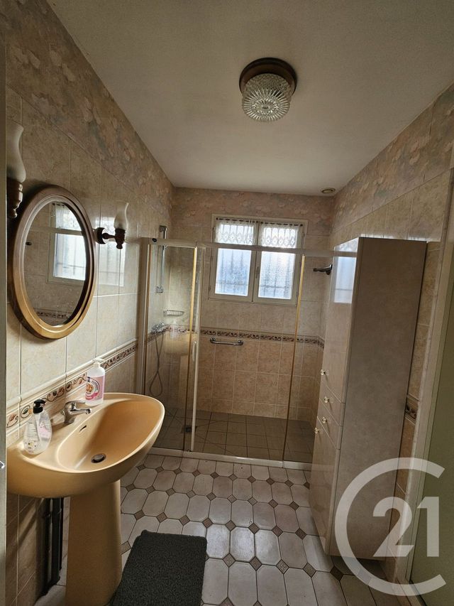 Maison &agrave; louer - 5 pi&egrave;ces - 108,41 m2 - Chateauroux - 36 - CENTRE