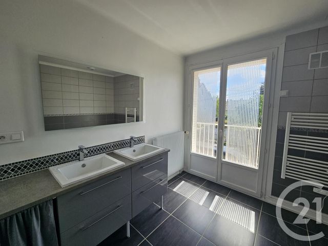 Maison &agrave; louer - 3 pi&egrave;ces - 71,63 m2 - Chateauroux - 36 - CENTRE