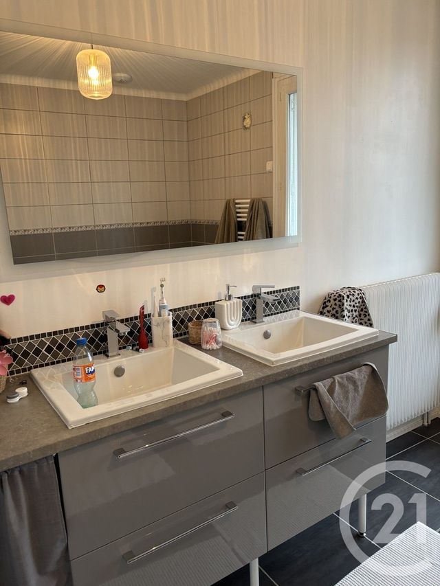 Maison &agrave; louer - 3 pi&egrave;ces - 71,63 m2 - Chateauroux - 36 - CENTRE