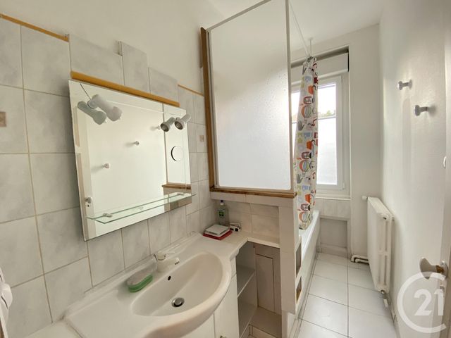 Maison &agrave; louer - 3 pi&egrave;ces - 62,81 m2 - Chateauroux - 36 - CENTRE