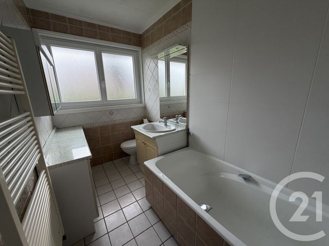 Maison &agrave; louer - 6 pi&egrave;ces - 125,22 m2 - Deols - 36 - CENTRE